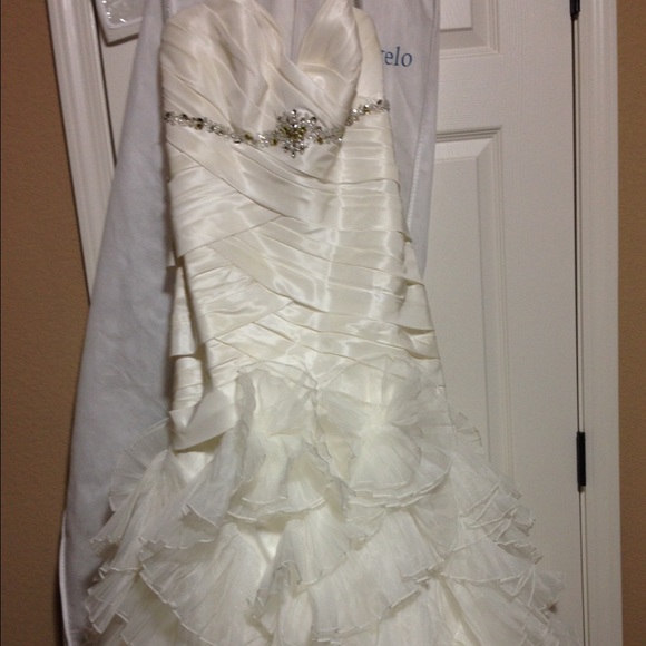 MAKE AN OFFER! Alfred Angelo Wedding Dress #2308 - Picture 4 of 4
