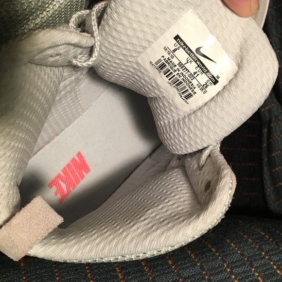 INACTIVE✨HP 3/3✨LIKE NEW- women's Nike high tops - Picture 2 of 4