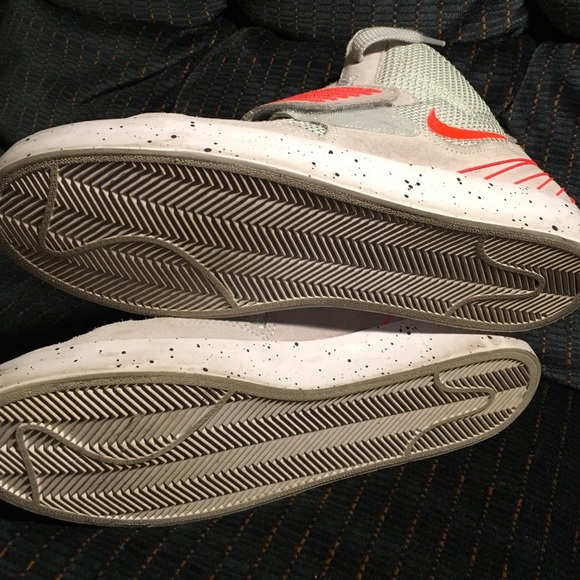 INACTIVE✨HP 3/3✨LIKE NEW- women's Nike high tops - Picture 3 of 4