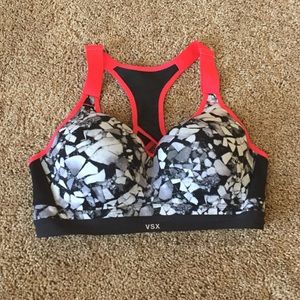 Victoria's Secret Incredible sports bra - 34D