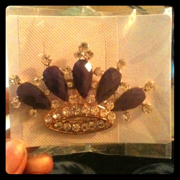 Crown pin