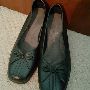 Women's low heel