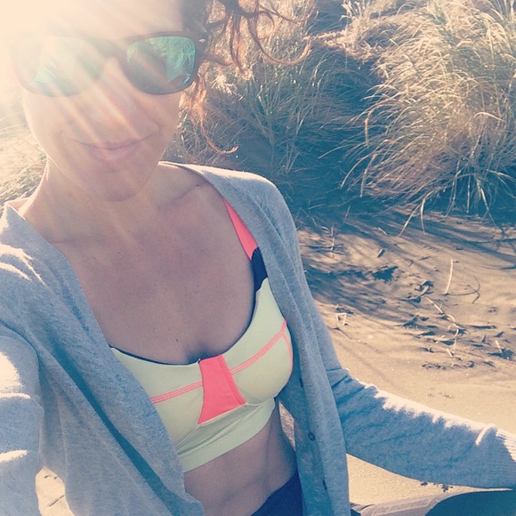 Meet your Posher, Elysha - Picture 2 of 2