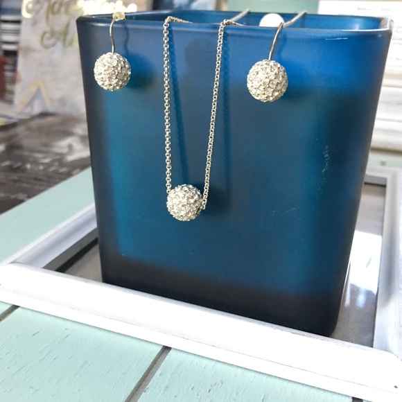 Crystal earrings & necklace set - Picture 2 of 3