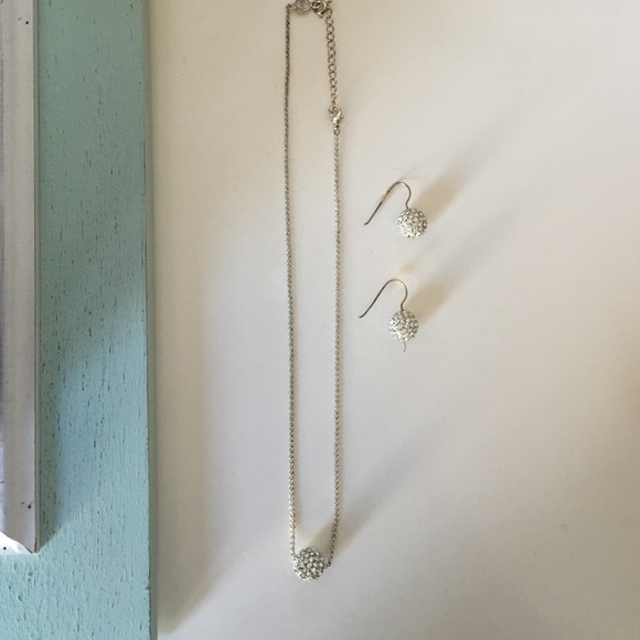 Crystal earrings & necklace set - Picture 3 of 3