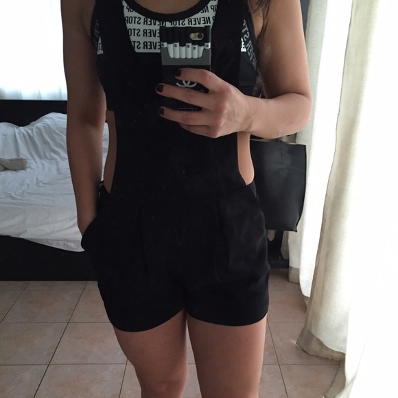 FOREVER 21 Shorts One Piece Overall - Picture 2 of 4
