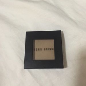 Bobbi Brown eyeshadow in "wheat" PERFECT CONTOUR!!
