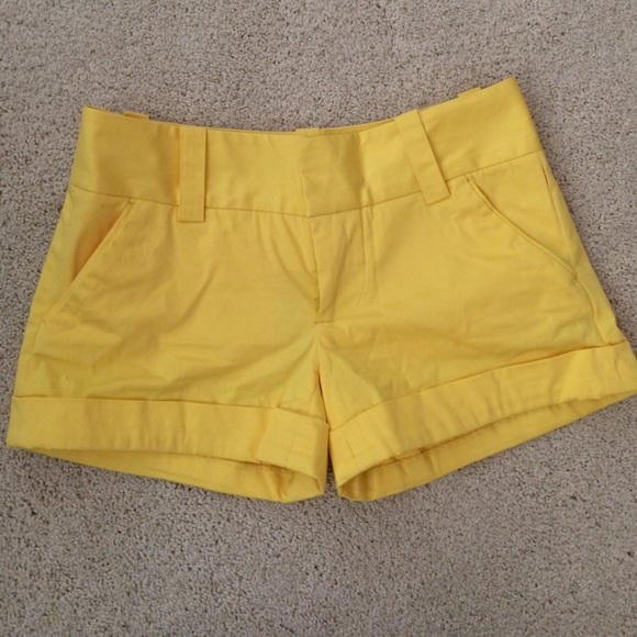 LIKE NEW Alice + Olivia shorts