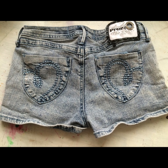 Short Shorts - Picture 2 of 3