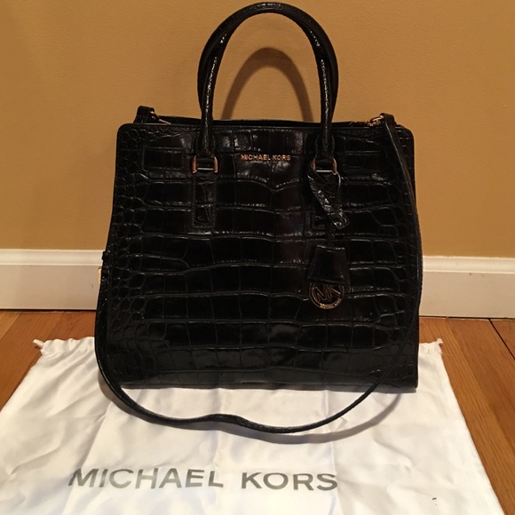 Michael Kors Handbags - SALE!! Michael Kors Black Dillon NS Tote