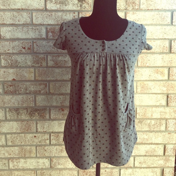 🦄 Gray with black polka dots shirt