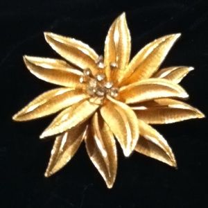 Vintage chrysanthemum brooch.
