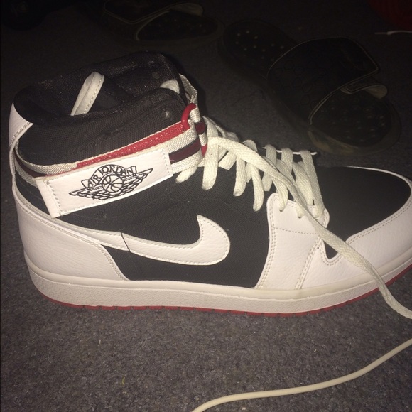 Jordan 1 High Tops with strap - Picture 2 of 3
