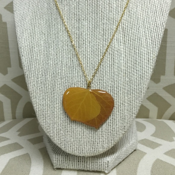 Gold necklace with leaf pendant