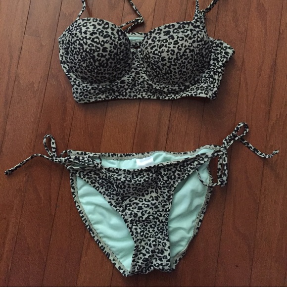 💥sold in bundle💥  Two piece leopard print bikini - Picture 4 of 4