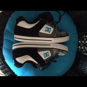 Like new men's DC shoes