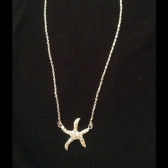 New silver starfish medium length necklace - Picture 2 of 3