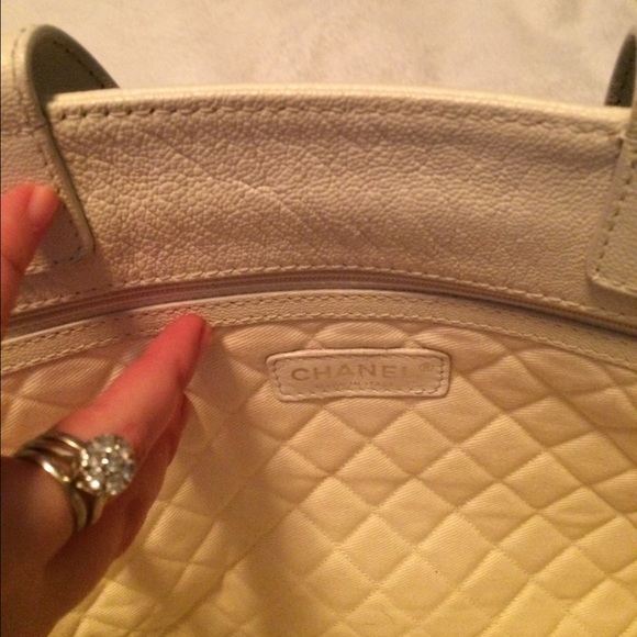 Beautiful Authentic Chanel Leather Tote - Picture 3 of 4