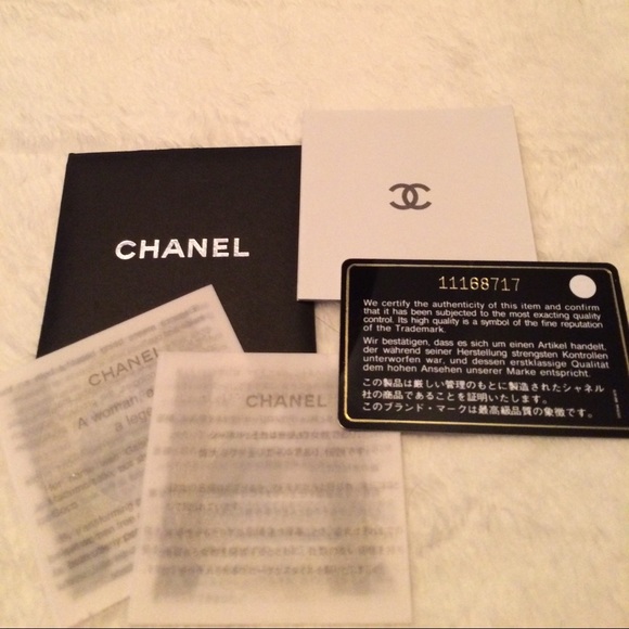 Beautiful Authentic Chanel Leather Tote - Picture 4 of 4