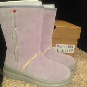 xxxSOLDxxx  "I heart kisses" UGG boots.