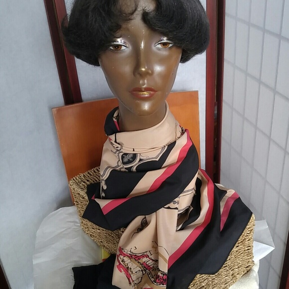 Scarf - Picture 2 of 8