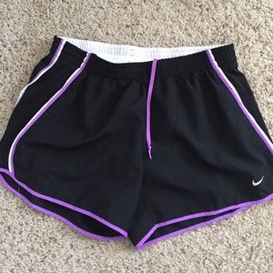 Nike shorts size medium