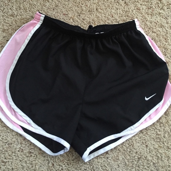 Nike shorts size medium