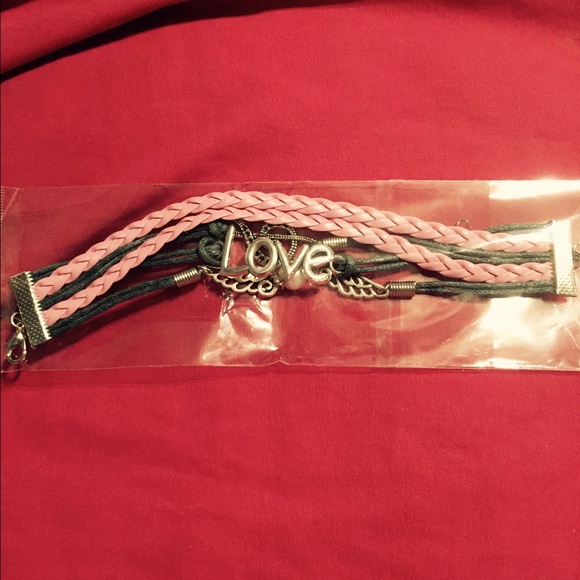 Bracelet brand new never worn!