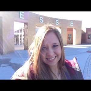 Meet your Posher, Emilie