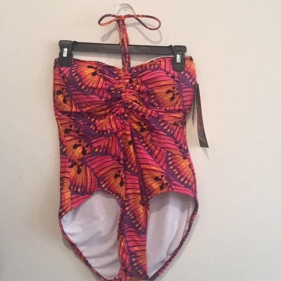 Beautiful halter top one piece swim suit 👙🌴🌞