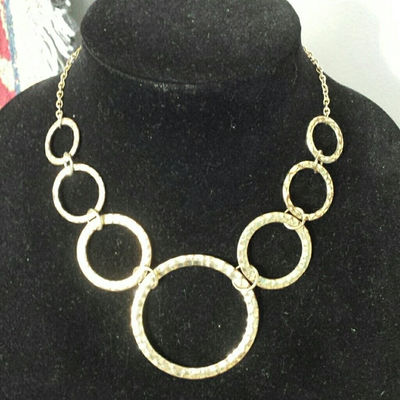 Daisy Fuentes gold necklace