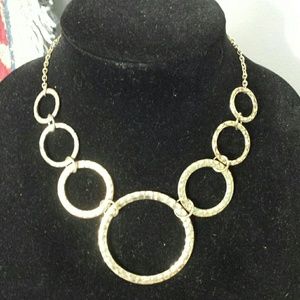 Daisy Fuentes gold necklace
