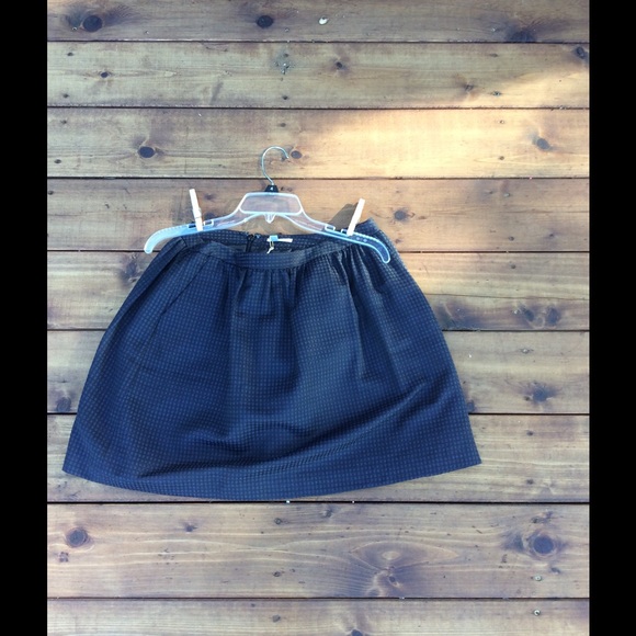 Halogen size 4 skirt has POCKETS.  Cute!!!