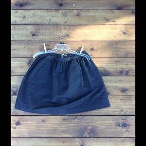 Halogen size 4 skirt has POCKETS.  Cute!!!