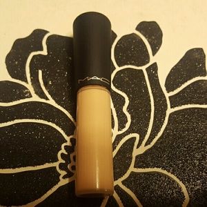 MAC Mineralize Concealer