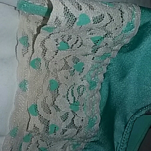 Baby blue bra with cream/hearts detailing - Picture 2 of 4