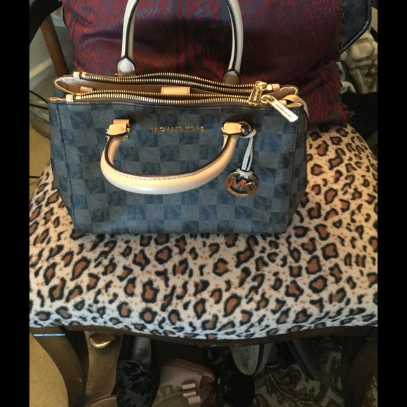 Small satchel used2x brand new