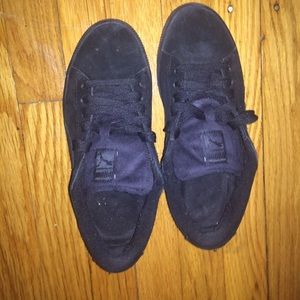 Black suede puma's