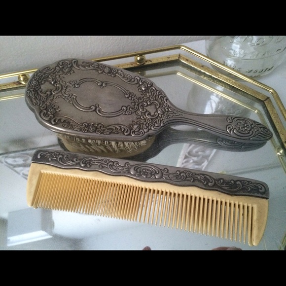 Vintage Accessories - ✨flash sale!! Vintage brush and Comb ✨