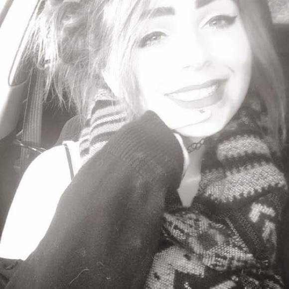 Meet your Posher, Mandi - Picture 1 of 1