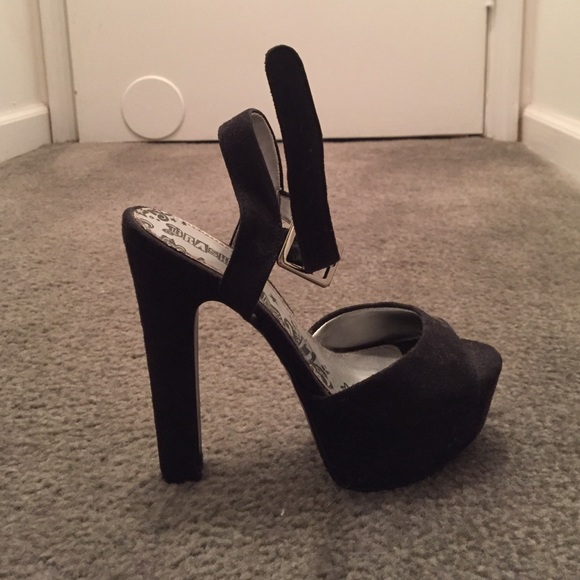 Platform Sandal in Black