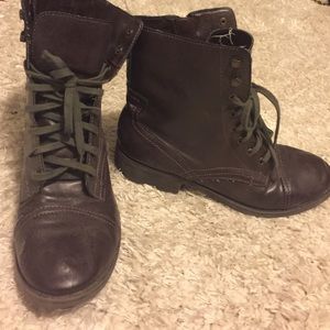 Combat boots