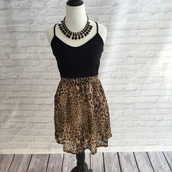 Dresses & Skirts - 💫HP💫Cute Leopard Print Dress