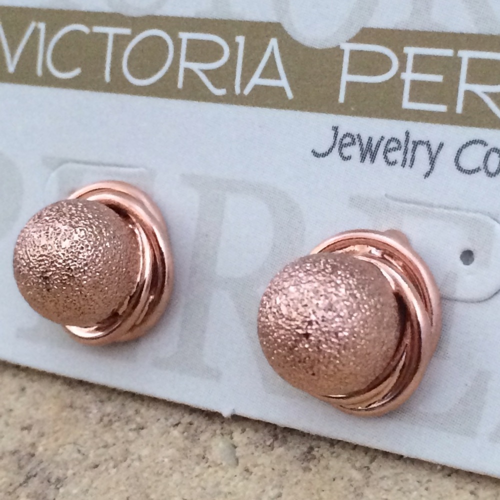 Sophisticated Stud Earrings - Picture 3 of 7