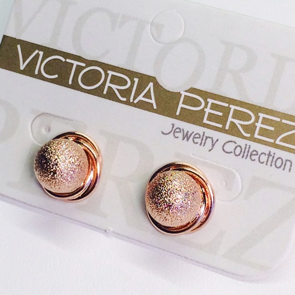 Sophisticated Stud Earrings - Picture 4 of 7