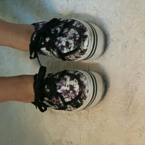 Dolce Vita Floral Platform Sneakers - Picture 2 of 4