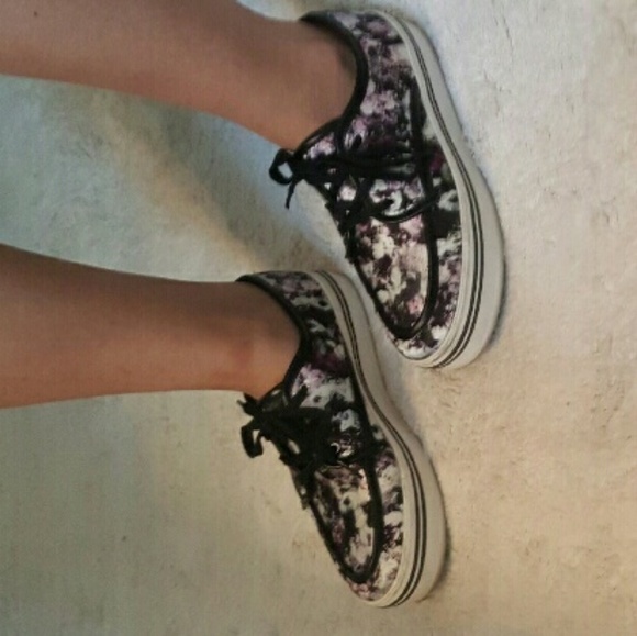 Dolce Vita Floral Platform Sneakers - Picture 3 of 4