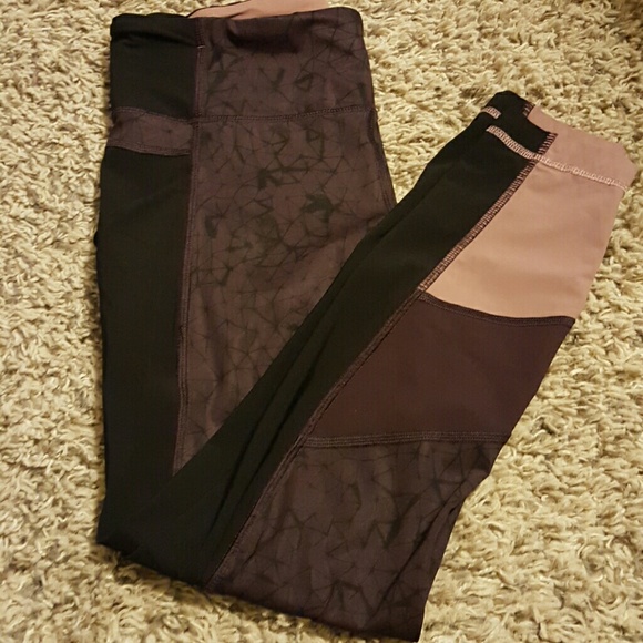 Blackcherry lululemon ankle crops.