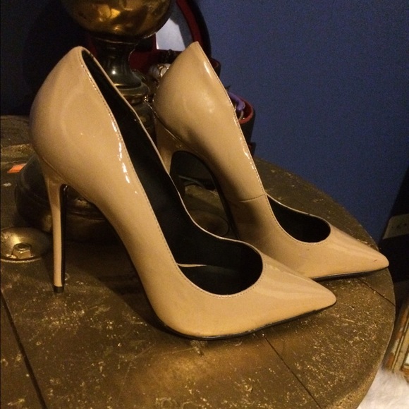Super Sexy Nude Patent Leather Akira Heels Size 9