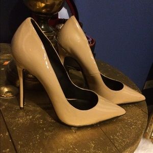 Super Sexy Nude Patent Leather Akira Heels Size 9